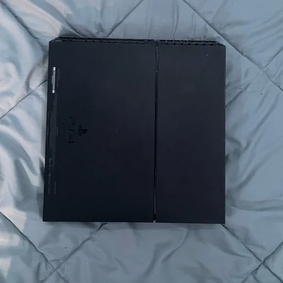 PS4 - Picture 3 of 5